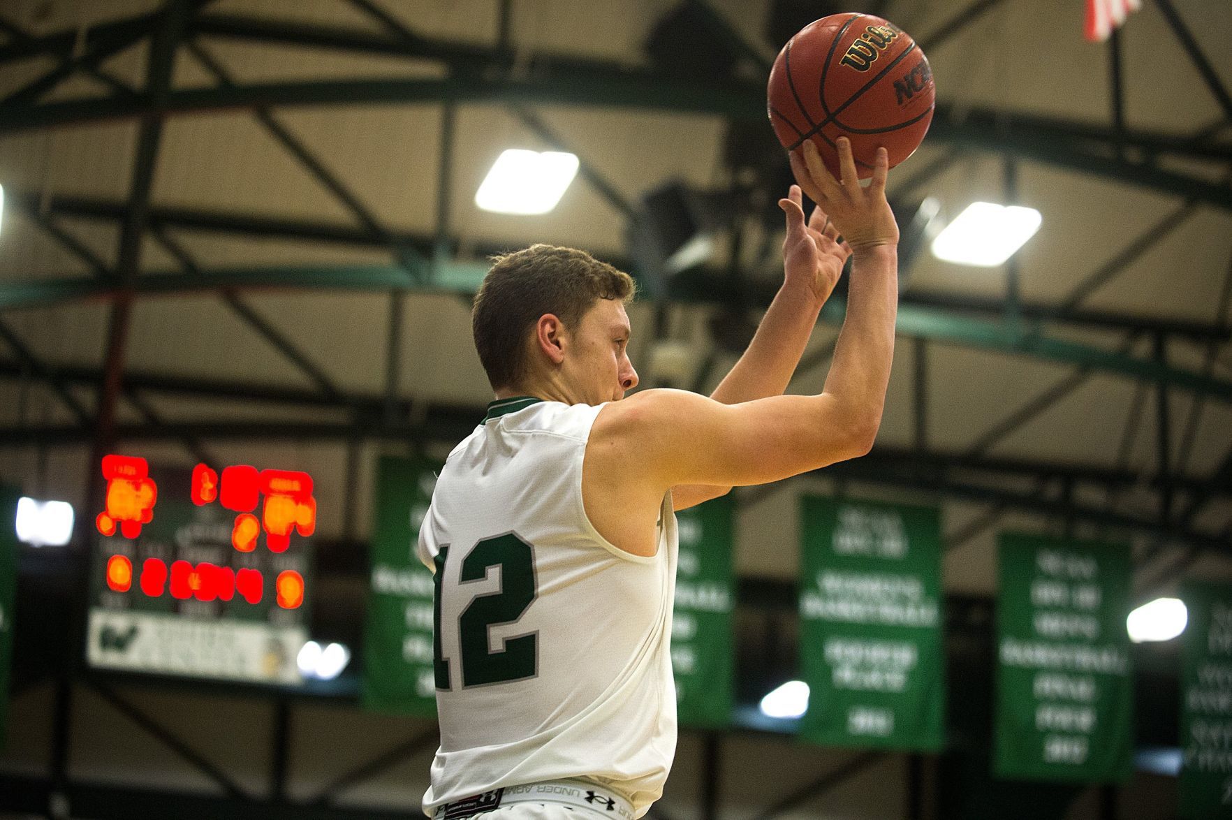 120618-blm-spt-14iwuhoops